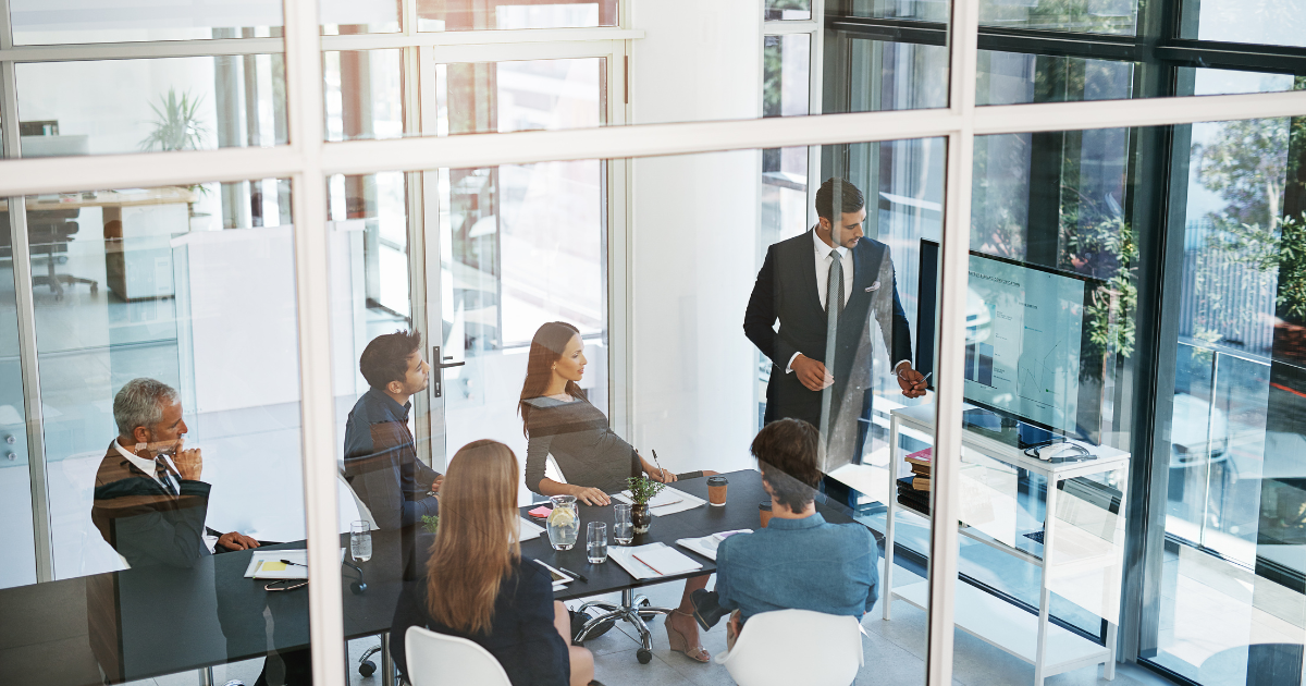 Soluciones a Medida para Empresas: Cómo el Software Personalizado Impulsa la Innovación en la Era Digital